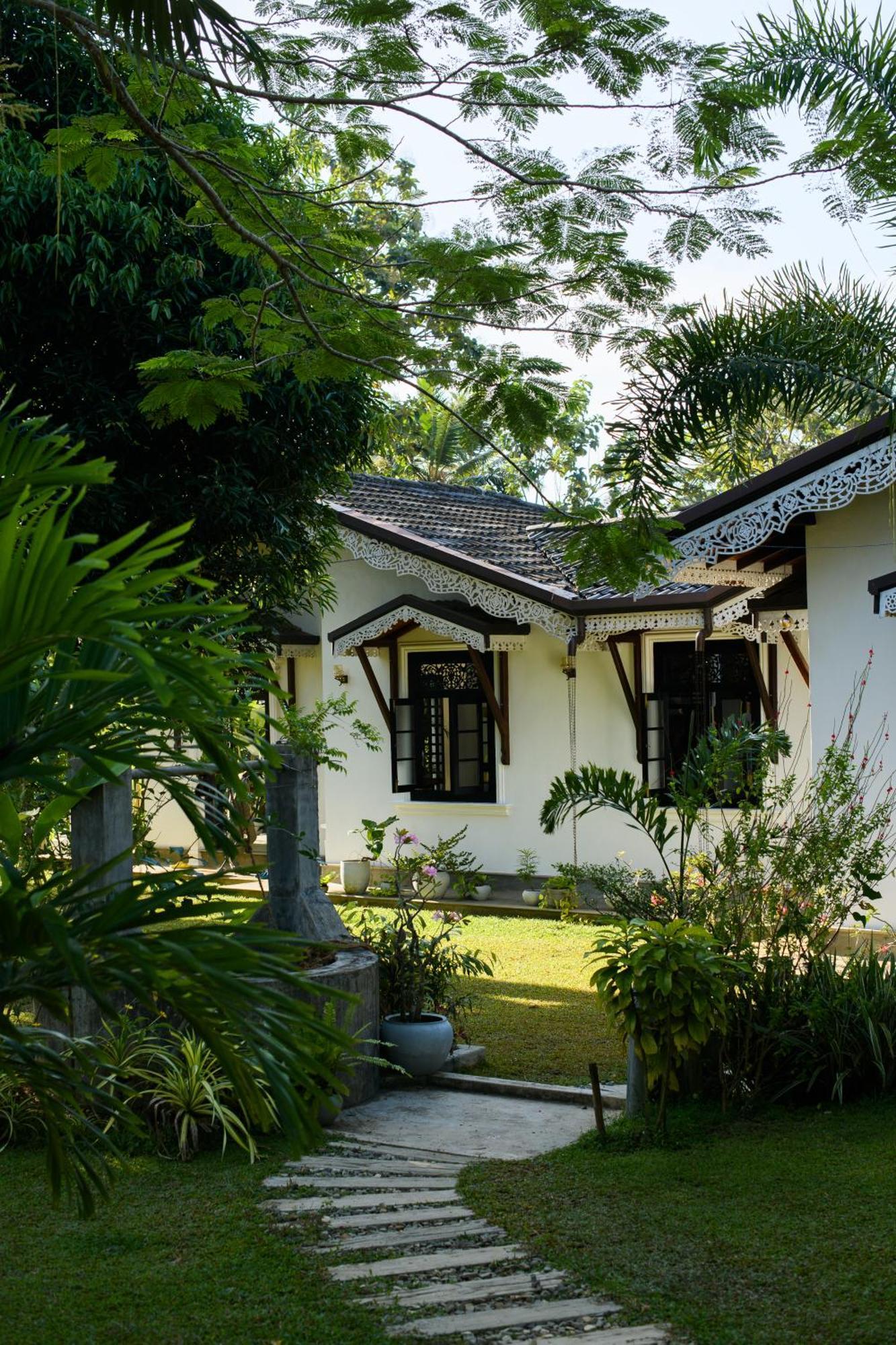 Hotel Roots Retreat Unawatuna Esterno foto