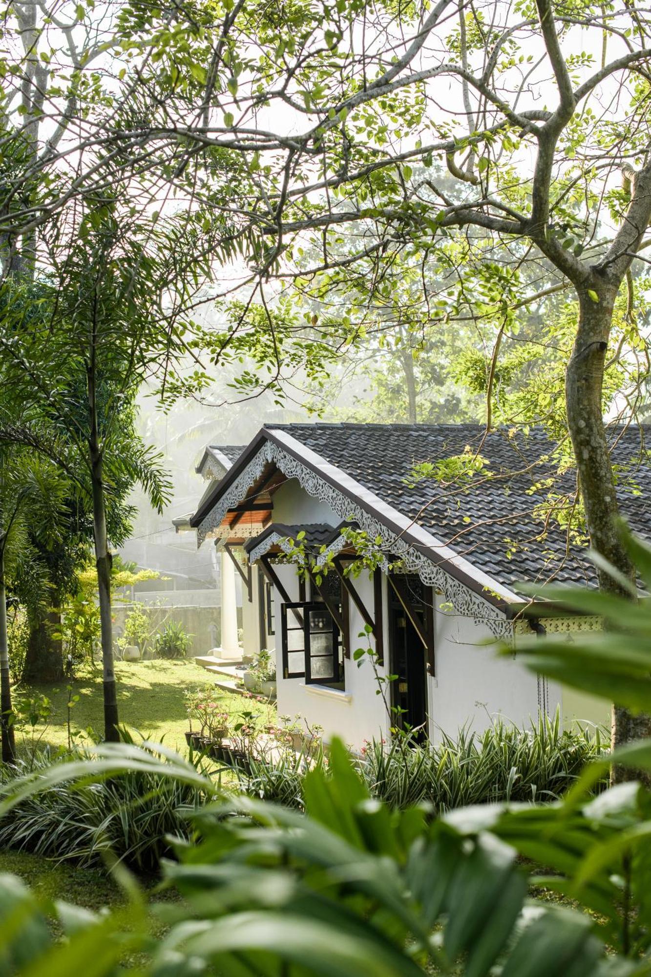 Hotel Roots Retreat Unawatuna Esterno foto