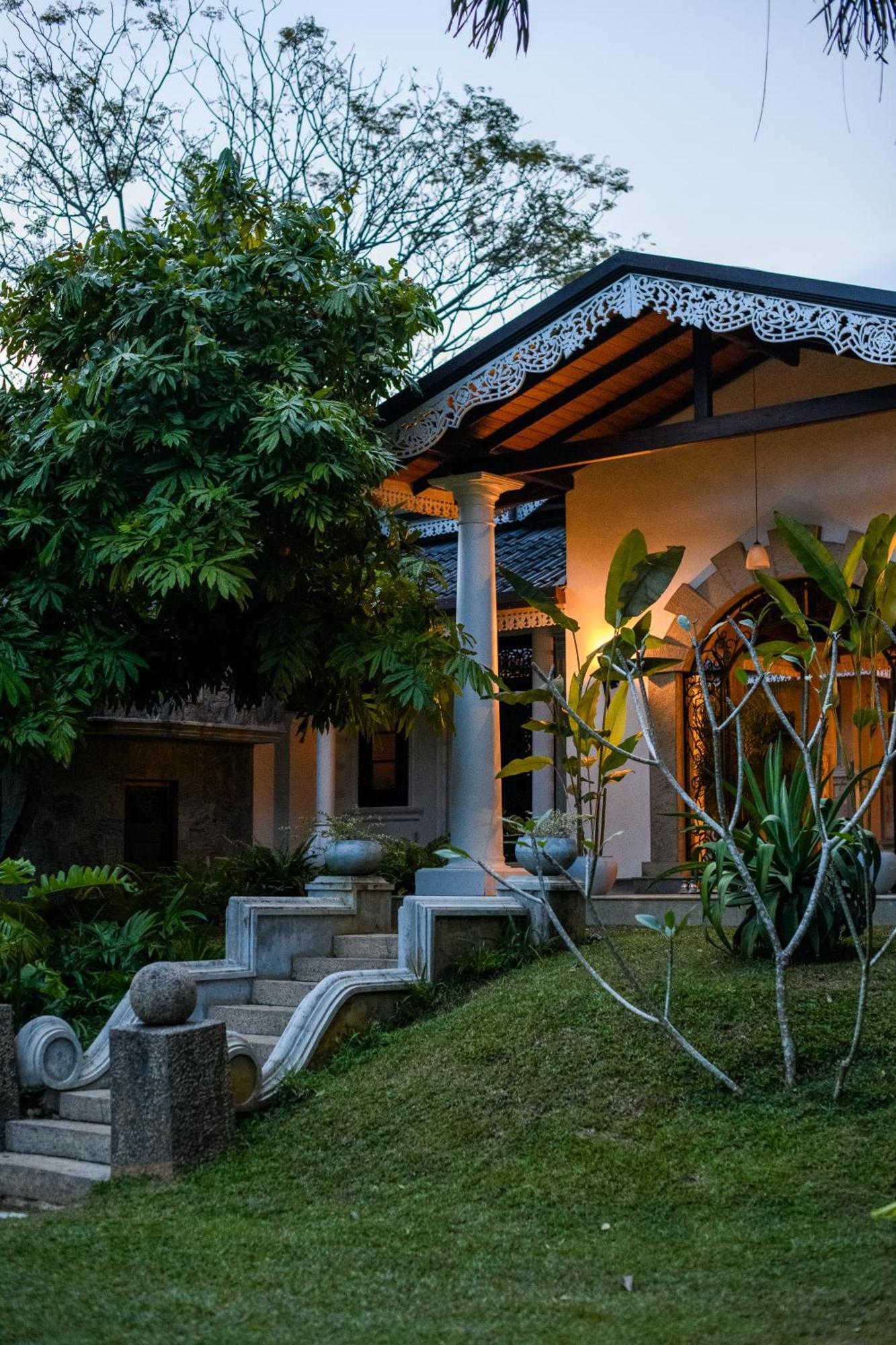 Hotel Roots Retreat Unawatuna Esterno foto